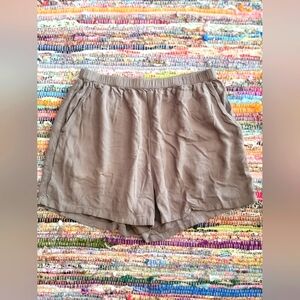 Melrose And Market  Elastic Waist Pockets Shorts  Olive  Womens SZ M